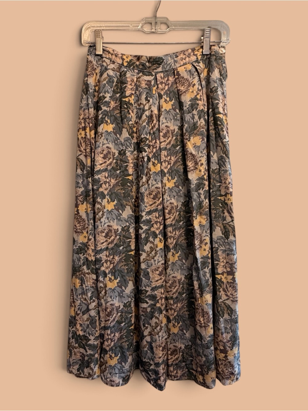 J. G Hook Woman’s Floral Skirt Size 8. 1980s Vintage, in Great Condition!